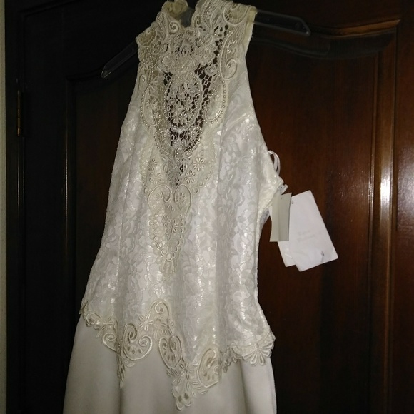Wedding dress - Picture 2 of 3